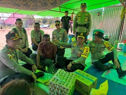 Kapolda NTT Tinjau Korban Gempa di Ngada, Salurkan 150 Paket Sembako