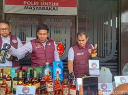 Polisi Bongkar Rumah Produksi Miras Oplosan di Margahayu Bandung