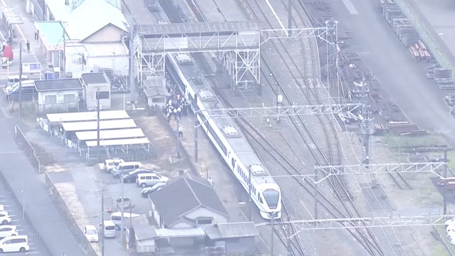 Empat orang laki-laki tewas setelah tertabrak kereta ekspres saat melakukan pekerjaan pemeliharaan di sebuah stasiun kereta di Jepang, Kamis (20/8). (Nippon TV Via Reuters)