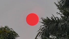 Matahari Merah Pekat di Palangka Raya