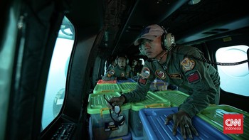 Menembus Wilayah Terisolasi, TNI AU Salurkan Bantuan ke Pulau Palue