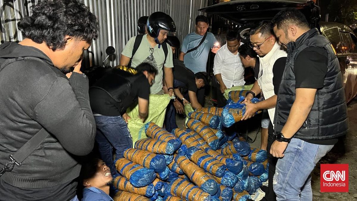 Polisi Tangkap Dua Tersangka Kurir Ganja 93 Kg di Medan