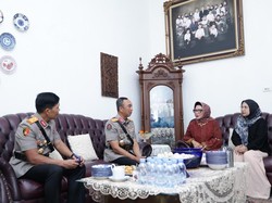 Hari Juang Polri, Kapolda Sumsel Kunjungi Rumah Pahlawan Kepolisian