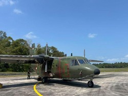 Seskab: 5 Pesawat TNI AU Dikerahkan ke Kalimantan Padamkan Karhutla