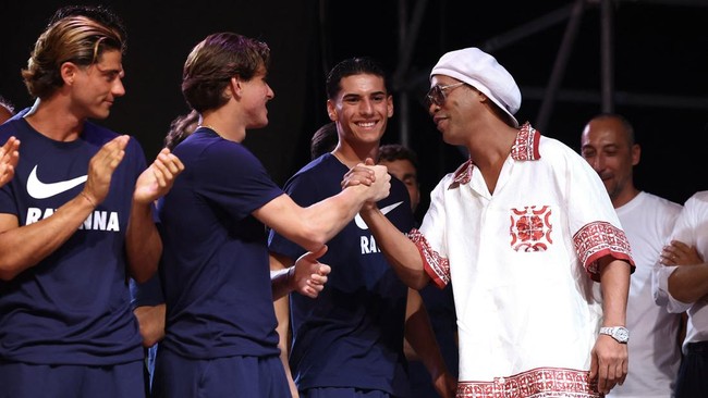 Ronaldinho Kembali dari Pensiun Gabung Tim Seri C Liga Italia