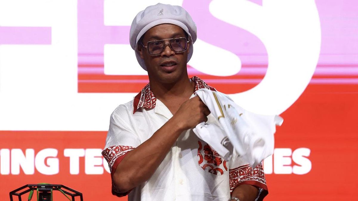 FOTO: Gabung Ravenna, Ronaldinho Mengundang Sejuta Tanya