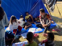 Brimob Jatim Trauma Healing Anak Korban Gempa NTT, Senyum Kembali Merekah