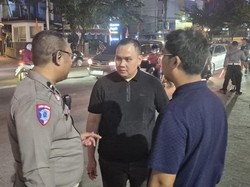 Mobil Sekretaris PSI Kalbar Terlibat Tabrakan: 2 Orang Luka, Warga Temukan Pod