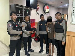 Pria Ugal-ugalan di Bekasi Ditangkap Tim Patroli, Ternyata Bawa Obat Keras