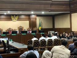 8 Terdakwa Kasus Korupsi LPEI Rp 992 M Dituntut 8,5 hingga 13 Tahun Penjara