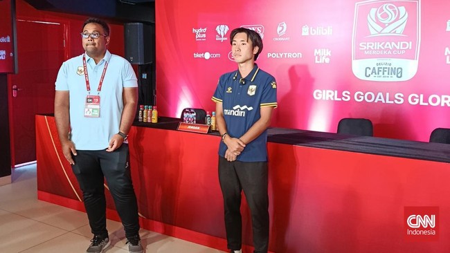 Takumi Taniguchi (kanan) menyebut Timnas Putri Indonesia perlu dipoles lagi untuk Kualifikasi Piala Asia U-17 2027.