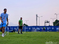 Thom Haye Kembali, Ikut Latihan Persib Jelang Playoff ACL Two