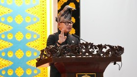 Wakil Menteri Dalam Negeri (Wamendagri) Bima Arya Sugiarto saat Pekan Rakyat Lingkungan Hidup bertajuk Gerakan Pulihkan Indonesia untuk Keadilan Ekologis di Balai Adat Lembaga Adat Melayu Riau, Pekanbaru, Jumat (21/8/2026).