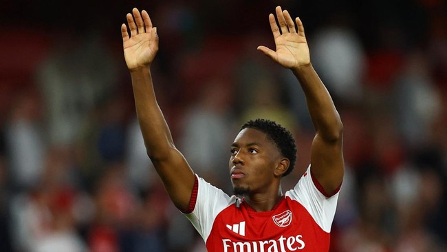 Soccer Football - Premier League - Arsenal v Coventry City - Emirates Stadium, London, Britain - August 21, 2026 Arsenal's Myles Lewis-Skelly celebrates after the match Action Images via Reuters/Peter Cziborra EDITORIAL USE ONLY. NO USE WITH UNAUTHOR