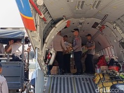 Kapolri Kirim 4,5 Ton Logistik untuk Warga Terdampak Gempa Flores