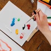 4 Ide Art Therapy Simpel di Rumah, Nggak Harus Jago Gambar!