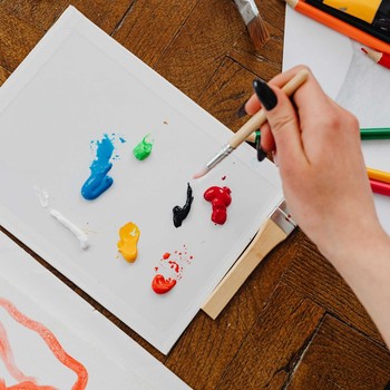 4 Ide Art Therapy Simpel di Rumah, Nggak Harus Jago Gambar!