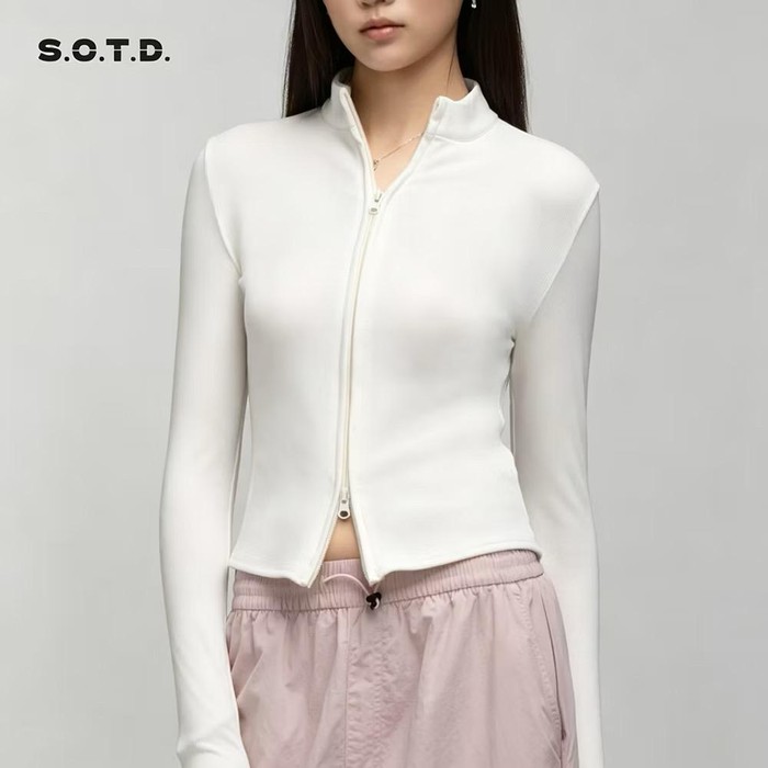 Get The Look: Ide Gaya Feminin dan Fresh ala Afina Syifa