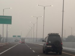 Kabut Asap Selimuti Ruas Tol Sumsel, Jarak Pandang Pengendara Terganggu