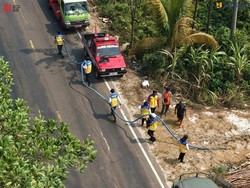 Kalbar Dikepung Kebakaran Hutan, Kementerian PU Kirim Pompa-Tangki Air