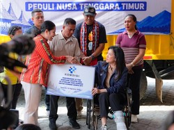 Komdigi Serahkan 15 Ton Bantuan Logistik-20 Starlink untuk Korban Gempa NTT