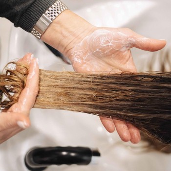 Catat! Ini Manfaat Creambath Sesuai Tipe Rambut, Kapan Sebaiknya Dilakukan?