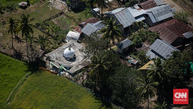 Melihat dari Udara Kondisi NTT Pascagempa