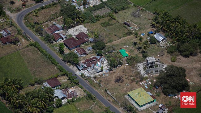 Melihat dari Udara Kondisi NTT Pascagempa