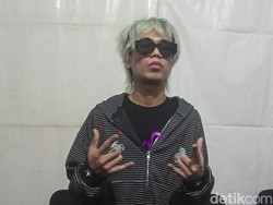 Tenxi Curhat Masalah Hidup Lewat Musik Hipdut