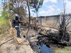 Warga Sampali Deli Serdang Ngeluh Kebakaran Parit, Diduga Akibat Limbah Pabrik