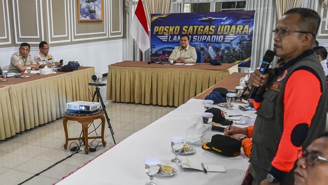 Prabowo Tinjau Lokasi Kebakaran Hutan dan Lahan di Pontianak