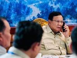 Momen Prabowo Telepon di Tengah Rapat, Minta Tambahan Alat untuk Atasi Karhutla
