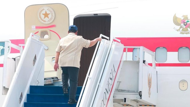 Presiden Prabowo Subianto bertolak menuju Kalimantan untuk mengecek dan memimpin langsung penanganan serentak kebakaran hutan dan lahan (karhutla) di Kalimantan.