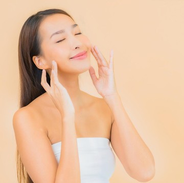 5 Rahasia Kulit Glowing yang Sering Dilakukan Perempuan Mapan dalam Rutinitas Harian