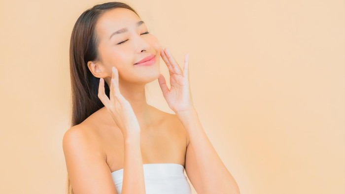 5 Rahasia Kulit Glowing yang Sering Dilakukan Perempuan Mapan dalam Rutinitas Harian