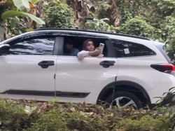 Video Nekat! Pengunjung Buka Kaca Mobil di Zona Harimau Taman Safari