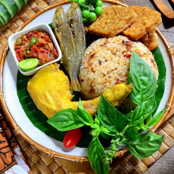 Mulai Sadar Kesehatan, Ini Transformasi Mindset yang Bikin Kuliner Lokal Makin Dicari!