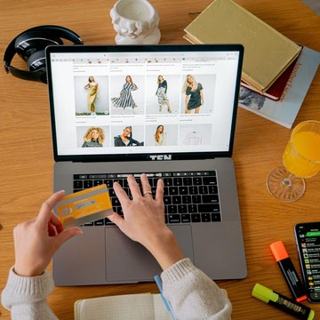 4 Trik Mengatasi Bingung Pilih Barang saat Belanja Online, Nggak Perlu Galau Lagi!