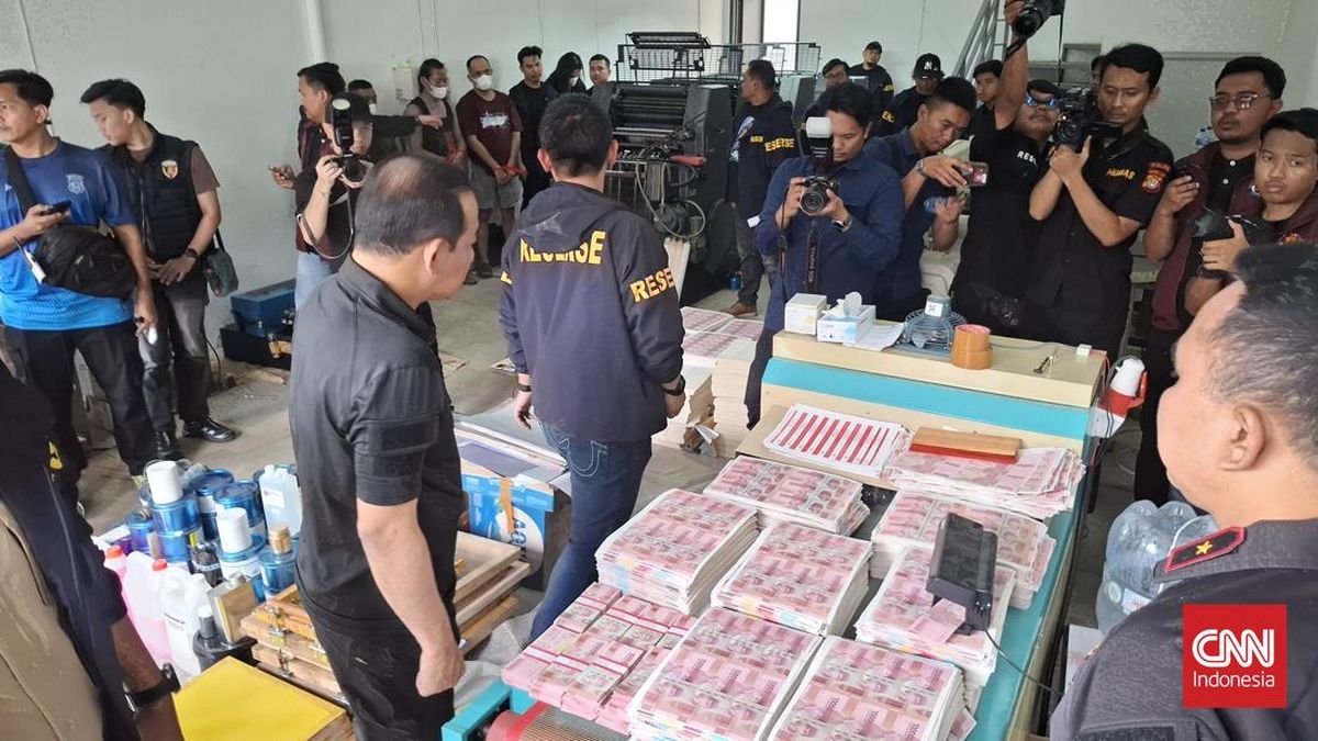 Polda Metro Gerebek Pabrik Uang Palsu Rp36 M di Tangsel