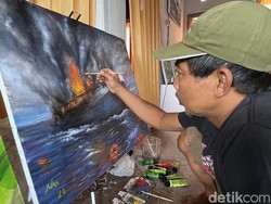 Seniman Banyuwangi Tuangkan Keresahan Kapal Terbakar Lewat Lukisan
