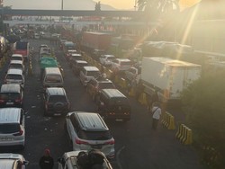 Dermaga II Pelabuhan Gilimanuk Ditutup, Antrean Kendaraan Mengular