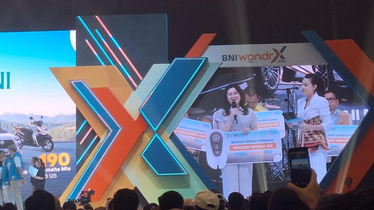 Lewat Program Ini, Nasabah Setia BNI Raih Mercedes-Benz GLC 30034