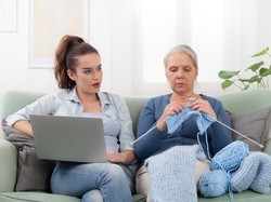Dianggap Jadul, 11 Kebiasaan Boomer Ini Bikin Gen Z Risih