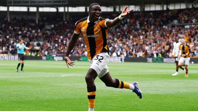 Soccer Football - Premier League - Hull City v Manchester United - MKM Stadium, Hull, Britain - August 22, 2026 Hull City's Nobel Mendy celebrates scoring their second goal Action Images via Reuters/Lee Smith EDITORIAL USE ONLY. NO USE WITH UNAUTHORI