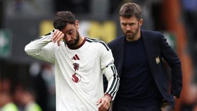 Soccer Football - Premier League - Hull City v Manchester United - MKM Stadium, Hull, Britain - August 22, 2026 Manchester United's Bruno Fernandes looks dejected after the match Action Images via Reuters/Lee Smith EDITORIAL USE ONLY. NO USE WITH UNA