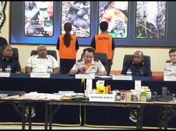 Pasutri Asal Tiongkok Live Medsos Saat Berburu Kasuari di Papua Dideportasi