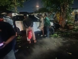 Pajero Tabrak Pohon Depan Stasiun Poncol Semarang, Sopir Tewas