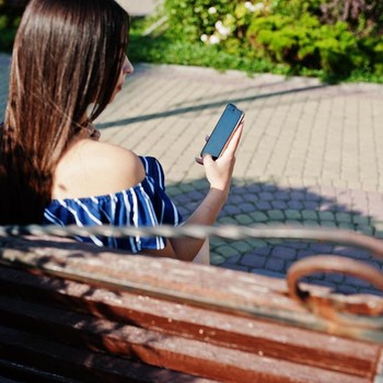 Bukan Sentimental, Ternyata Ini Alasan Orang yang Tidak Pernah Menghapus Foto-Foto Lama