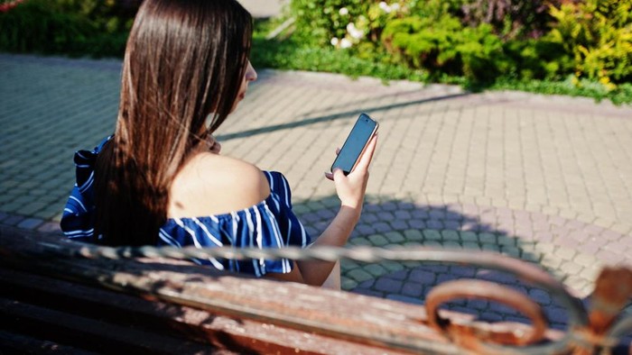 Bukan Sentimental, Ternyata Ini Alasan Orang yang Tidak Pernah Menghapus Foto-Foto Lama