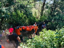 Jenazah ABG Pendaki Gunung Sumbing Dibawa ke Rumah Duka Karanganyar